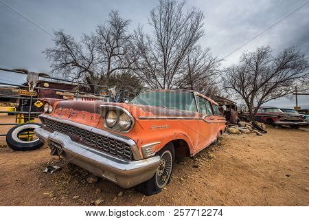 Hackberry, Arizona, Usa - January 2, 2018 : Old And Rusty Mercury Commuter Abandoned Near The Hackbe