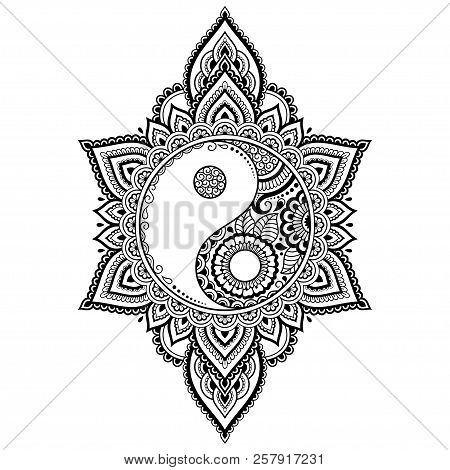 Circular Pattern In Form Of Mandala For Henna, Mehndi, Tattoo, Decoration. Decorative Ornament In Or