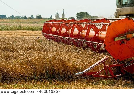 Rotary Straw Walker Combine Harvester Cuts And Threshes Ripe Wheat Grain. Platform Grain Header With