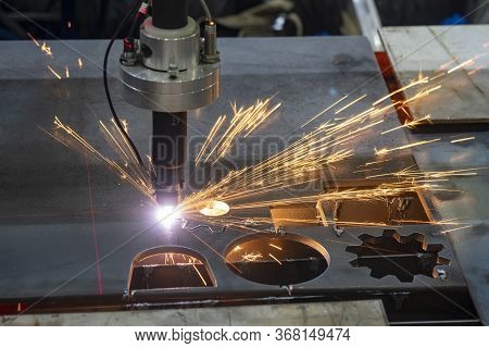 The  Profile Gas  Cutting Machine Cut The Sheet Metal  Plate With The Laser Guide  Technology.  The 