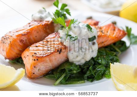 Grilled Salmon with Spinach, Tartare Cream and Lemon Wedges