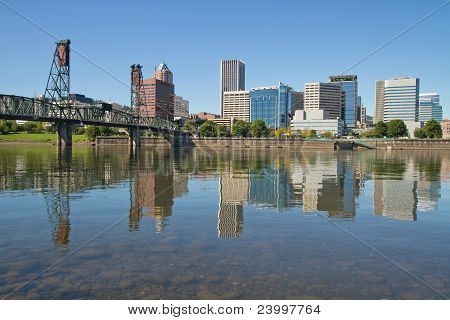 Skyline di Downtown Portland e ponte di Hawthorne