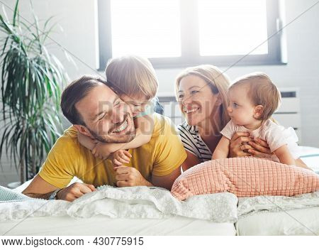 Child, Family, Woman, Home, Happy, Man, Father, Mother, Girl, Female, Lifestyle, Happiness, Daughter