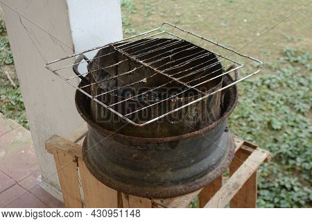 Old And Rusty Barbecue - Image Brazilian Rusty