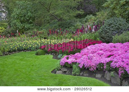  Phenomenally beautiful and picturesque garden for walks and supervision over flowers and trees