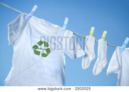 T-Shirt Recycle jel szárítás a szárítókötél