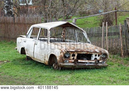 Old Abandoned Rusty Vehicles, Crushed Cars In Scrapyard, Junk Yard Needed To Be Utilised And Reused 