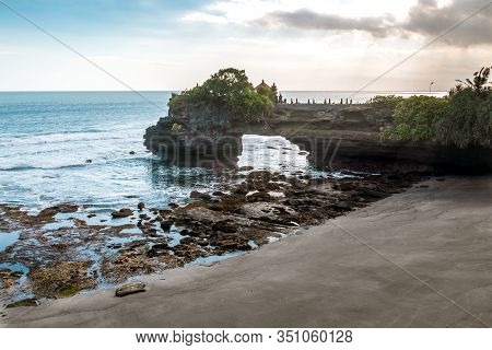 Batu Bolong  Temple