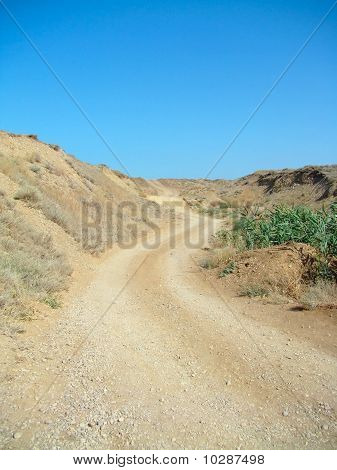 Estrada de areia.