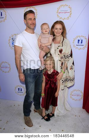 LOS ANGELES - APR 23:  James Van Der Beek, Olivia James Van Der Beek, Annabelle James Van Der Beek, Kimberly Brook at the Safe Kids Day at the Smashbox Studios on April 23, 2017 in Culver City, CA