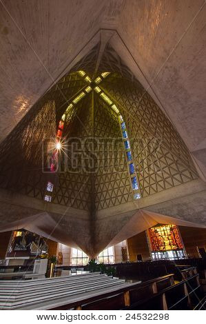 Cattedrale di St Mary attraversare vetrate e l'organo a canne