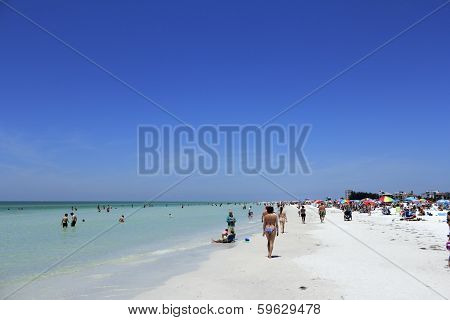 Many People At Siesta Beach