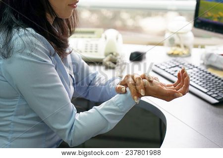 Severe Pain In A Woman's Hand