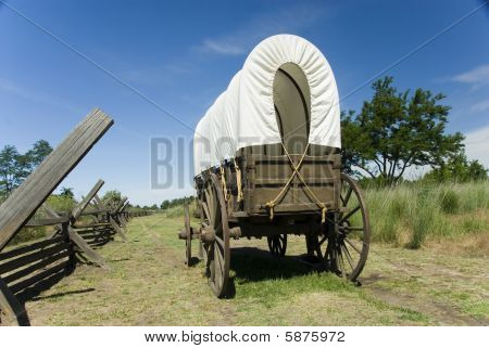 Chariot couvert sur la piste de l'Oregon