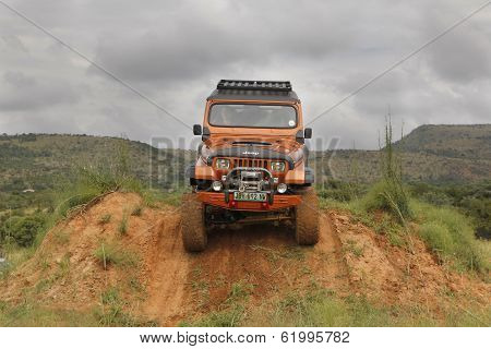 Crush Beige Jeep Wrangler Off-roader V8