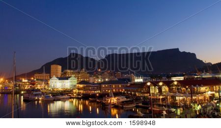 Kaapstad en Tafelberg In de avond