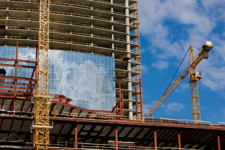 Foto de Serie de construcción: nuevo emplazamiento de un edificio moderno - Imagen libre de derechos