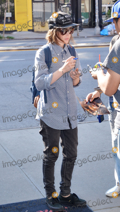 Ellen Page Photo - August 4 2015 New York CityActress Ellen Page arrives at a downtown hotel on August 4 2015 in New York CityBy Line Curtis MeansACE PicturesACE Pictures Inctel 646 769 0430