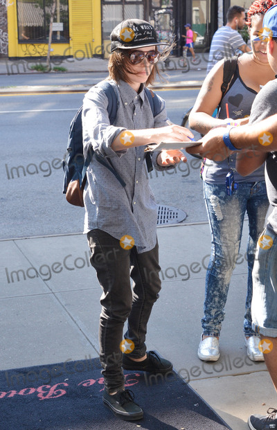 Ellen Page Photo - August 4 2015 New York CityActress Ellen Page arrives at a downtown hotel on August 4 2015 in New York CityBy Line Curtis MeansACE PicturesACE Pictures Inctel 646 769 0430