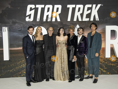 Harry Treadaway Photo - London UK Harry Treadaway Jeri Ryan Sir Patrick Stewart Isa Briones Michelle Hurd Jonathan Del Arco and Evan Evagora at the European Premiere of Amazon Original Star Trek Picard at Odeon Luxe Leicester Square on January 15 2020 in London EnglandRef LMK386-J6033-160120Gary MitchellLandmark MediaWWWLMKMEDIACOM