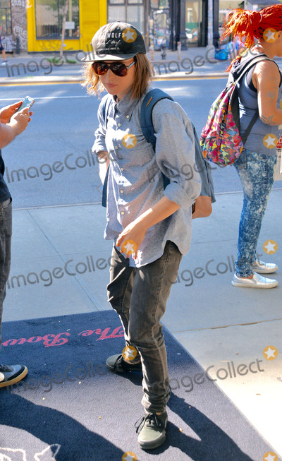 Ellen Page Photo - August 4 2015 New York CityActress Ellen Page arrives at a downtown hotel on August 4 2015 in New York CityBy Line Curtis MeansACE PicturesACE Pictures Inctel 646 769 0430