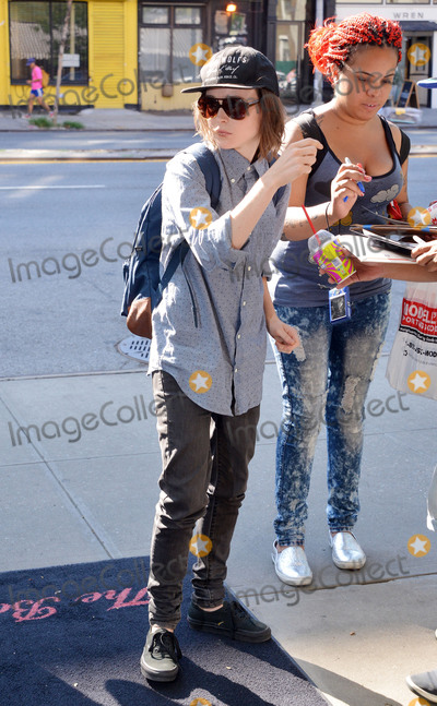 Ellen Page Photo - August 4 2015 New York CityActress Ellen Page arrives at a downtown hotel on August 4 2015 in New York CityBy Line Curtis MeansACE PicturesACE Pictures Inctel 646 769 0430