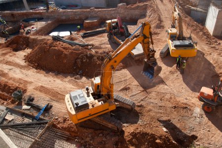 Foto de Construcción con tractores amarillos - Imagen libre de derechos