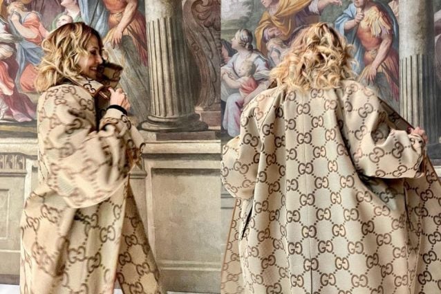 Barbara D’Urso veste griffata in inverno: il suo cappotto logato costa più di 3mila euro