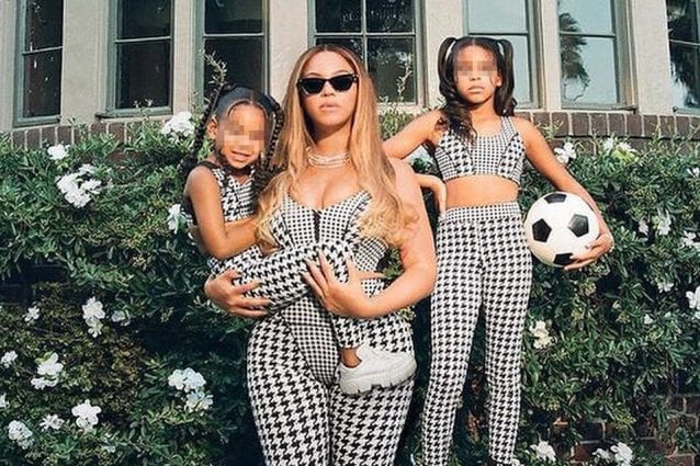 Beyoncé con le figlie Rumi e Blue Ivy: le bambine sono cresciute e vestono uguali alla madre