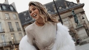 Diletta Leotta alle sfilate d'Alta Moda coperta di cristalli col maxi spacco