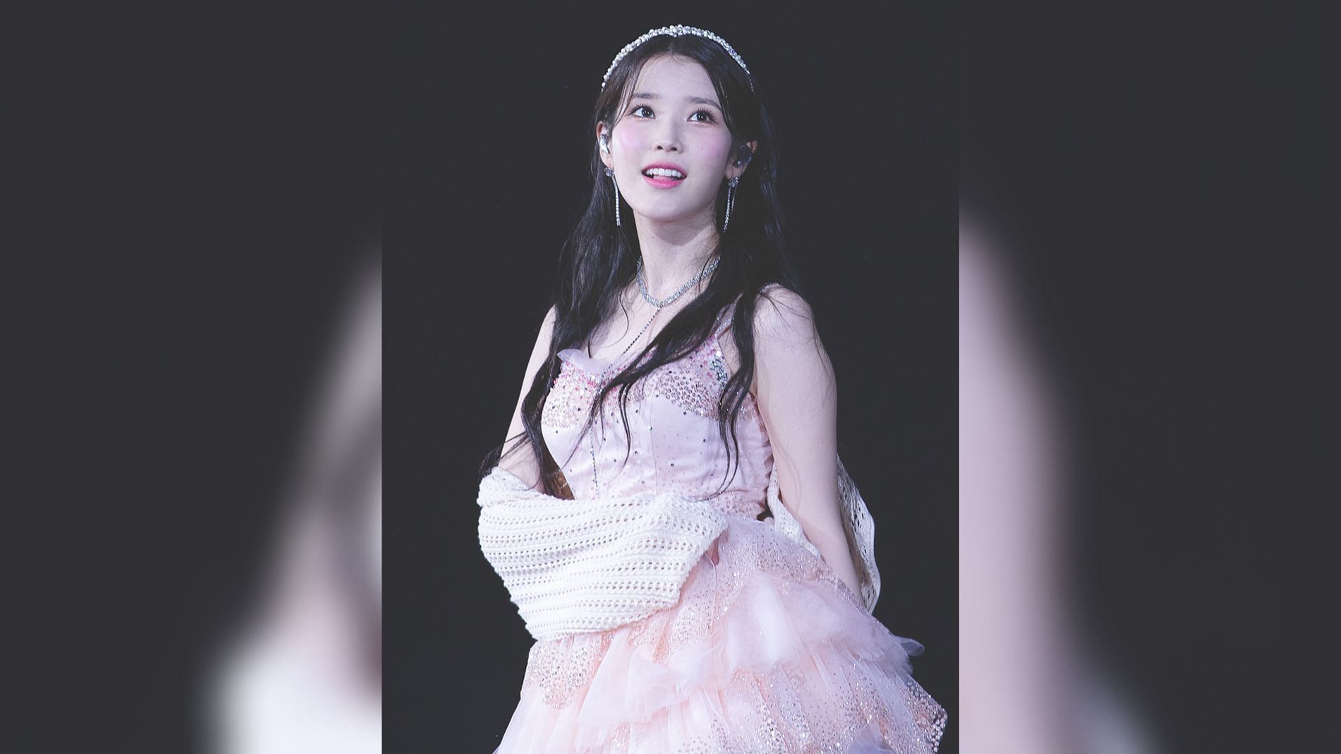 Jieun looked elegant in a jeweled baby-pink mini dress (Image via Twitter/ravit_iu)