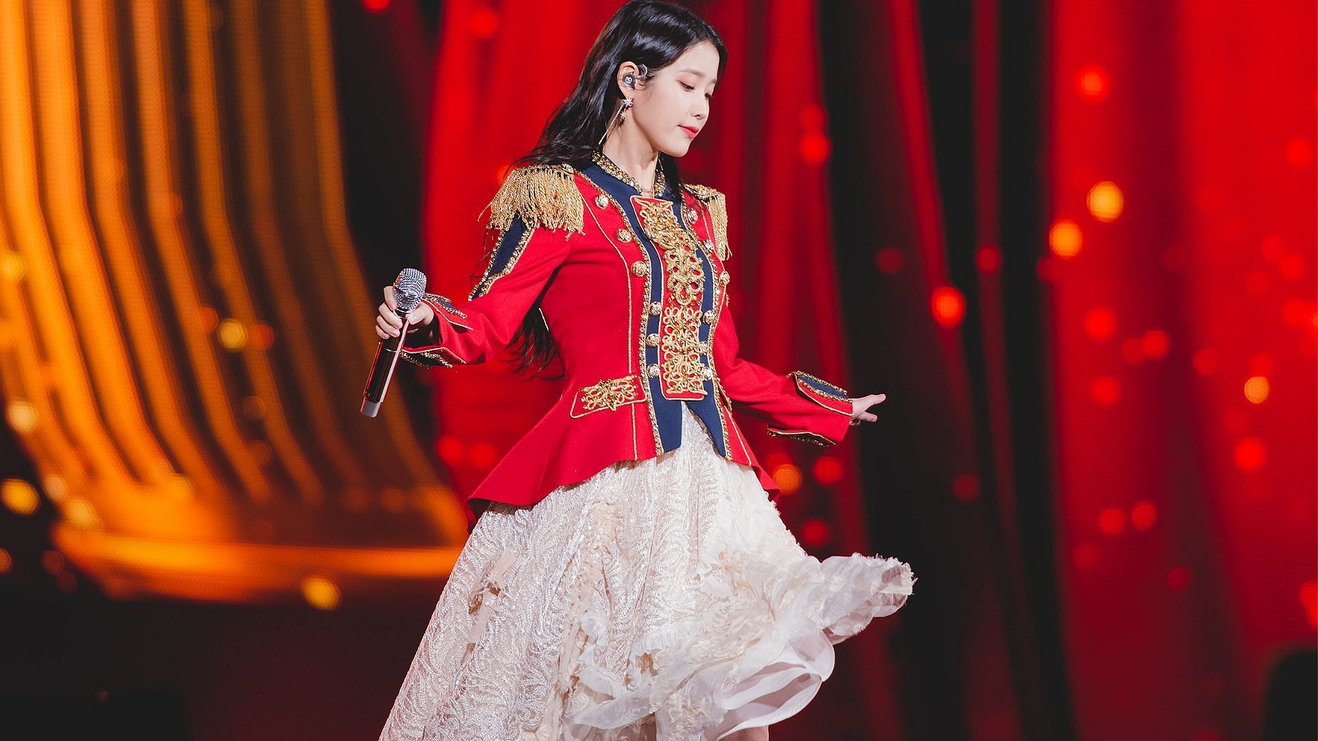 Jieun&#039;s red military inspired jacket paired with a flowy light pink dress made her look like a warrior princess (Image via Twitter/iu_bluewing)