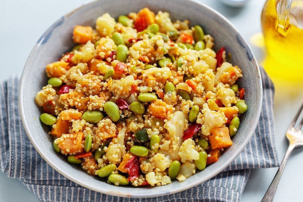 Quinoa salad (Image via Freepik/Valeria_Aksakova)