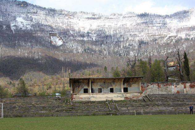 Groundhopping - Stone Forest