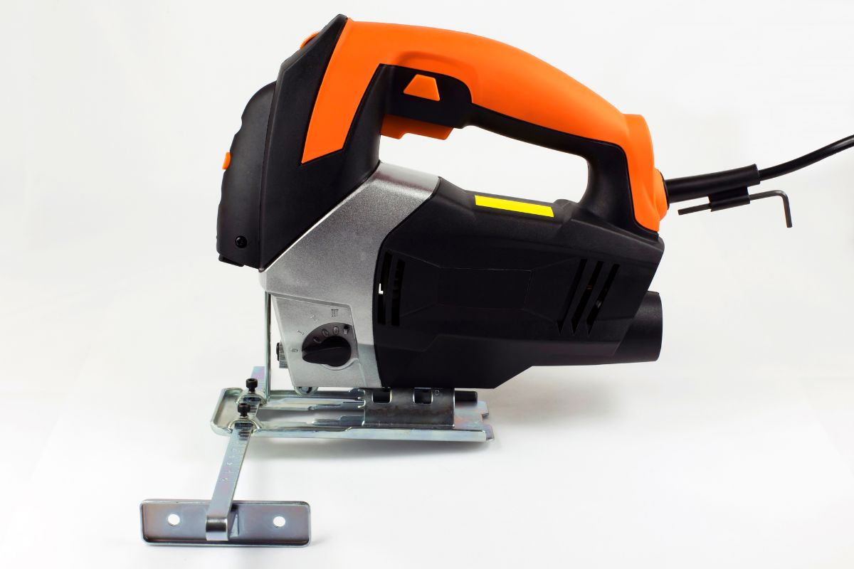 The Major Differences Between Jigsaws And Bandsaws (And Which One You Should Use)