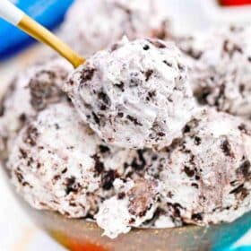 spoonful of homemade oreo ice cream