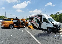 Đi trên cao tốc như 'đường làng': Vô tư đỗ xe ở làn 120km/h để cãi vã