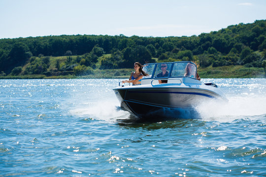  Girls ride on the boat to drift