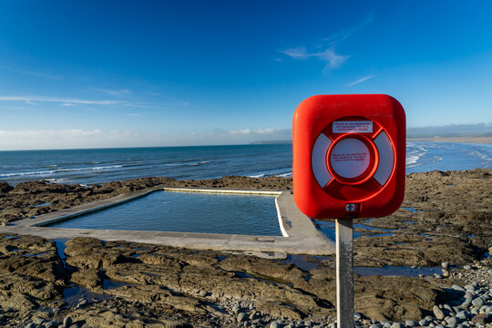 Seafront swimming pool