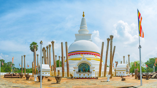 Discover the oldest Buddhist temple, Thuparamaya Dagoba in Anuradhapura, Sri Lanka