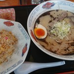 Ramen Shop 105 Nakasen Ten - ランチ(黒とんこつ＆ミニチャーハン)