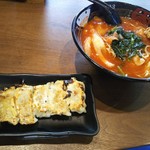 元祖トマトラーメンと辛めんと元祖トマトもつ鍋 三味 - 