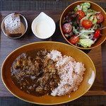 ROSSHIES - 牛すじと玉ねぎのカレー、他