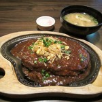 びっくりドンキー - 麻辣バーグライスセット。1580円