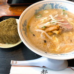 Miyako - とんこつにんにくラーメン塩とおにぎり