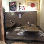 えびす屋 - 店に入って右側の小上がり席