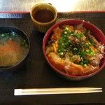 Creek - かつ丼（850円）