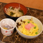 東横INN - 朝食のちらし寿司・味噌汁・納豆２０１９年３月