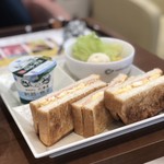 Cafe de CRIE Hopital Takatsuki Byoin Ten - ハム卵モーニング　セット（460円）