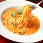 生パスタ専門店 カレン - 料理写真:【ミートカルボ        ナーラ】ミートソースとカルボナーラ2つのの味がヒトサラで楽しめる！